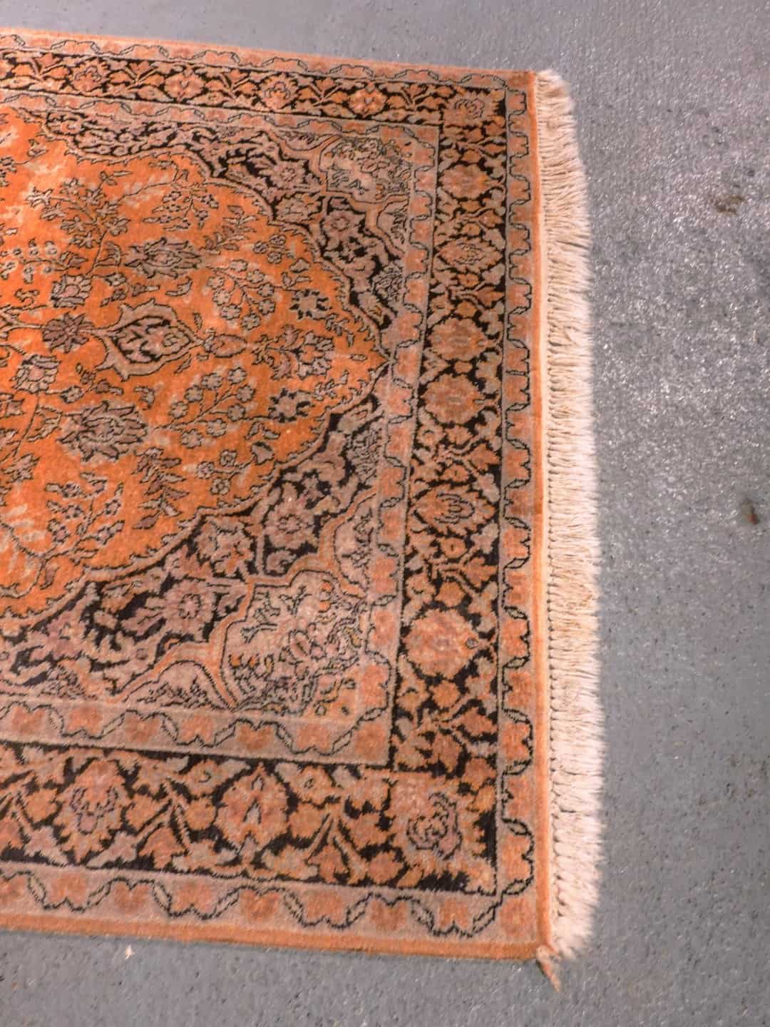Maanläheinen käsinsolmittu Kashmir-villamatto, 186 × 122 cm