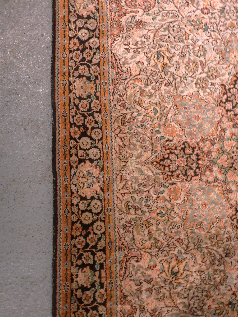 Vaalea käsinsolmittu Kashmir-silkkimatto, 188 × 121 cm