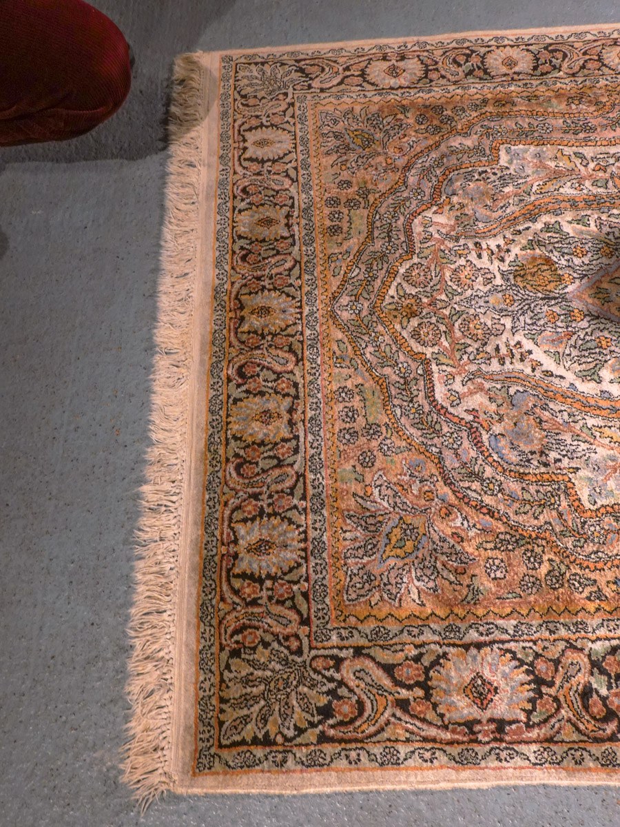Vaalea käsinsolmittu Kashmir-silkkimatto, 190 × 120 cm