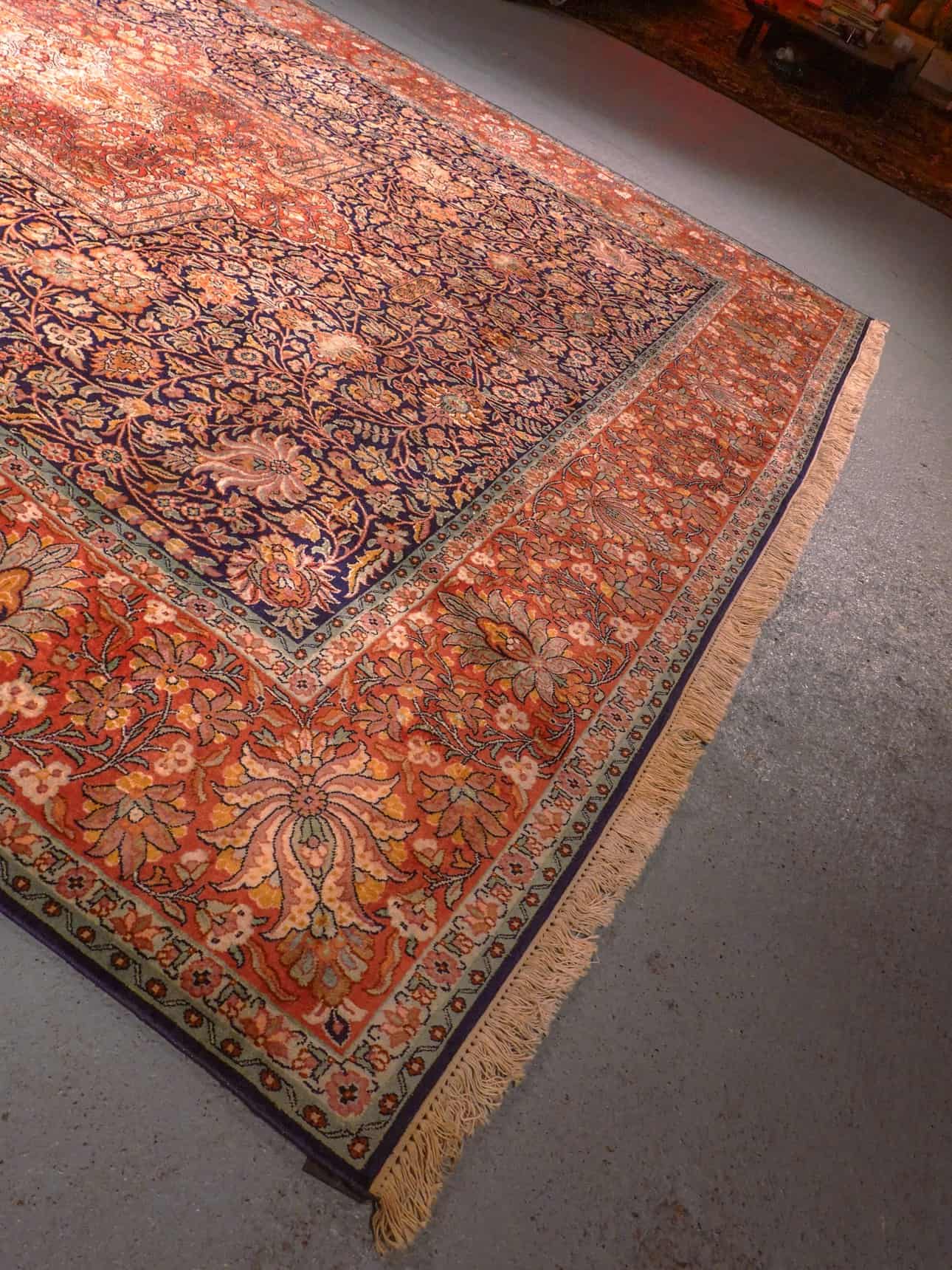 Punainen käsinsolmittu Kashmir-silkkimatto, 335 × 245 cm