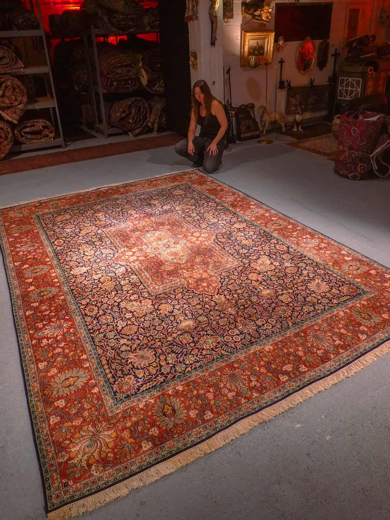 Punainen käsinsolmittu Kashmir-silkkimatto, 335 × 245 cm