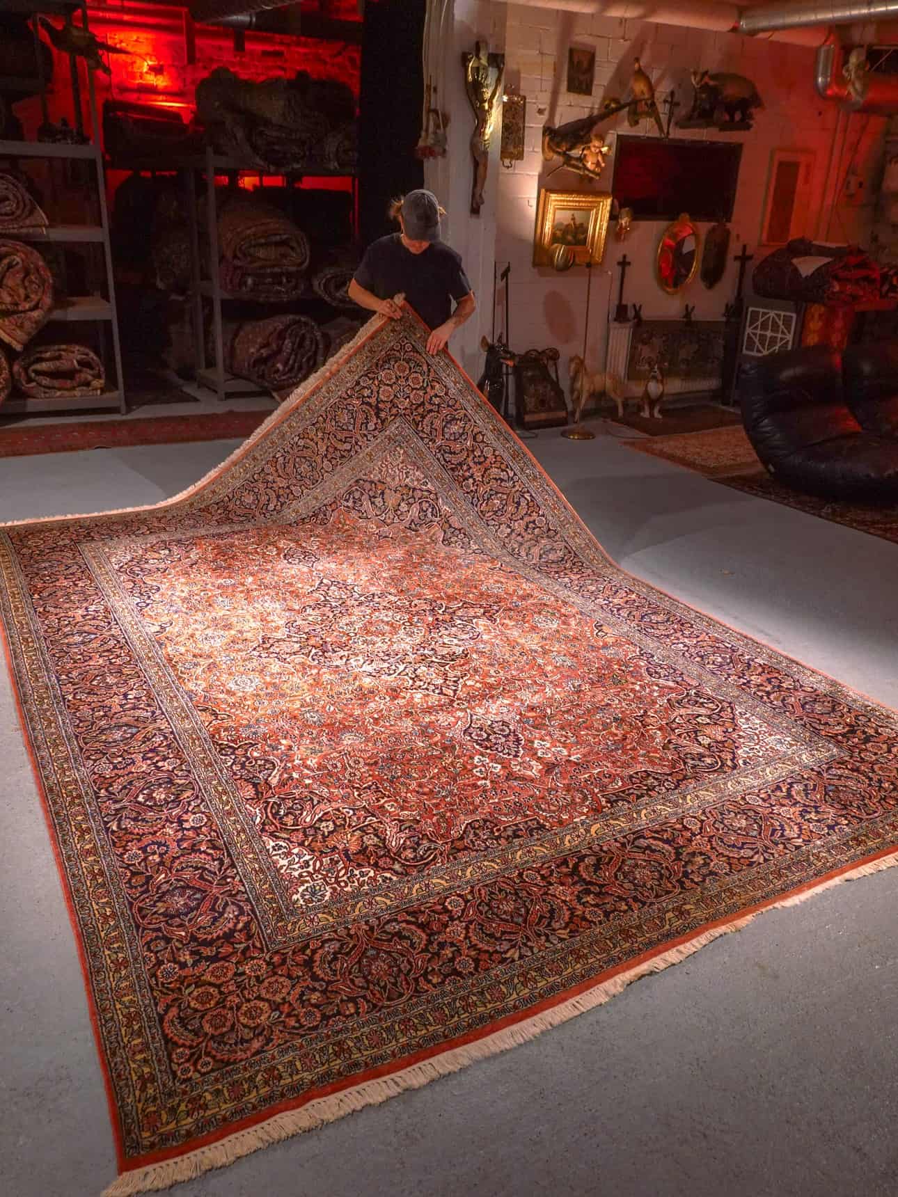 Punainen käsinsolmittu Kashmir-silkkimatto, 355 × 255 cm