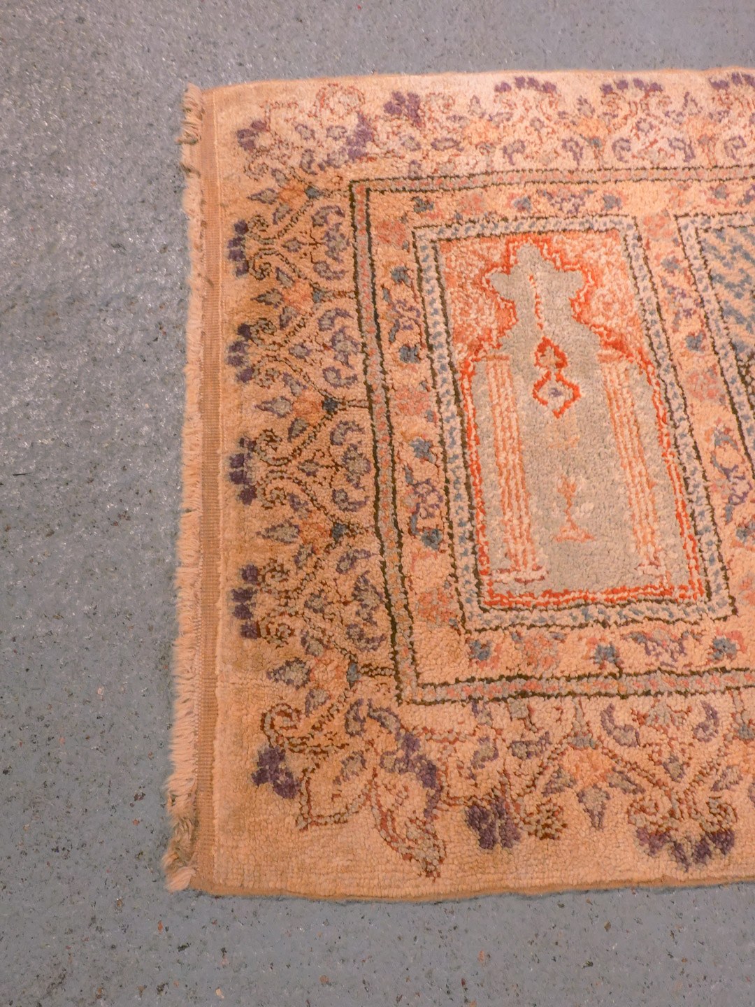 Vaalea käsinsolmittu Kayseri-villamatto, 160 × 65 cm