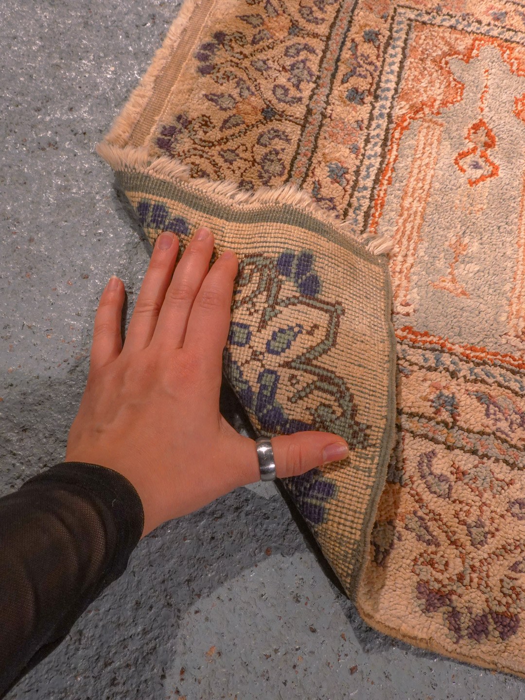 Vaalea käsinsolmittu Kayseri-villamatto, 160 × 65 cm