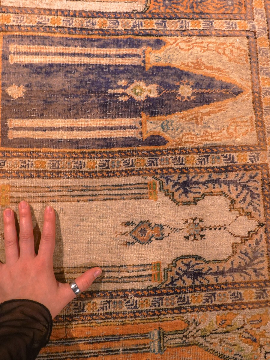 Maanläheinen käsinsolmittu Kayseri-silkkimatto, 232 × 80 cm