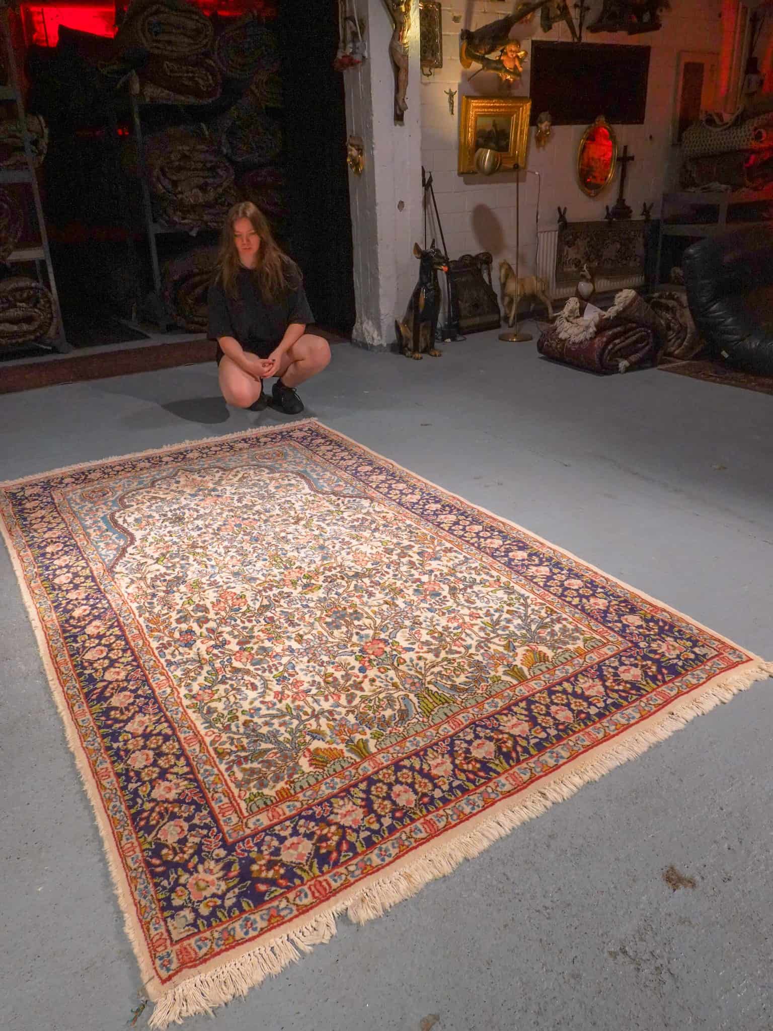 Vaalea käsinsolmittu Kirman-villamatto, 250 × 155 cm