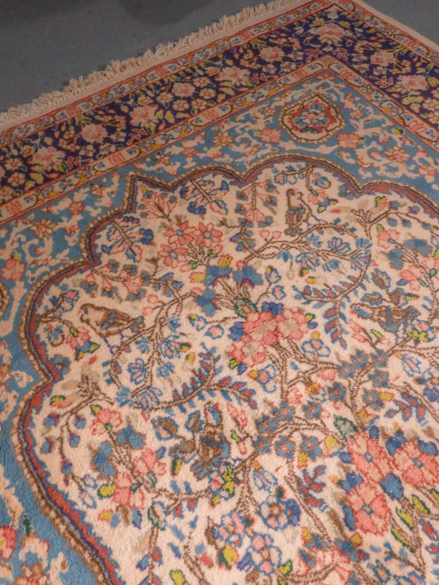 Vaalea käsinsolmittu Kirman-villamatto, 250 × 155 cm