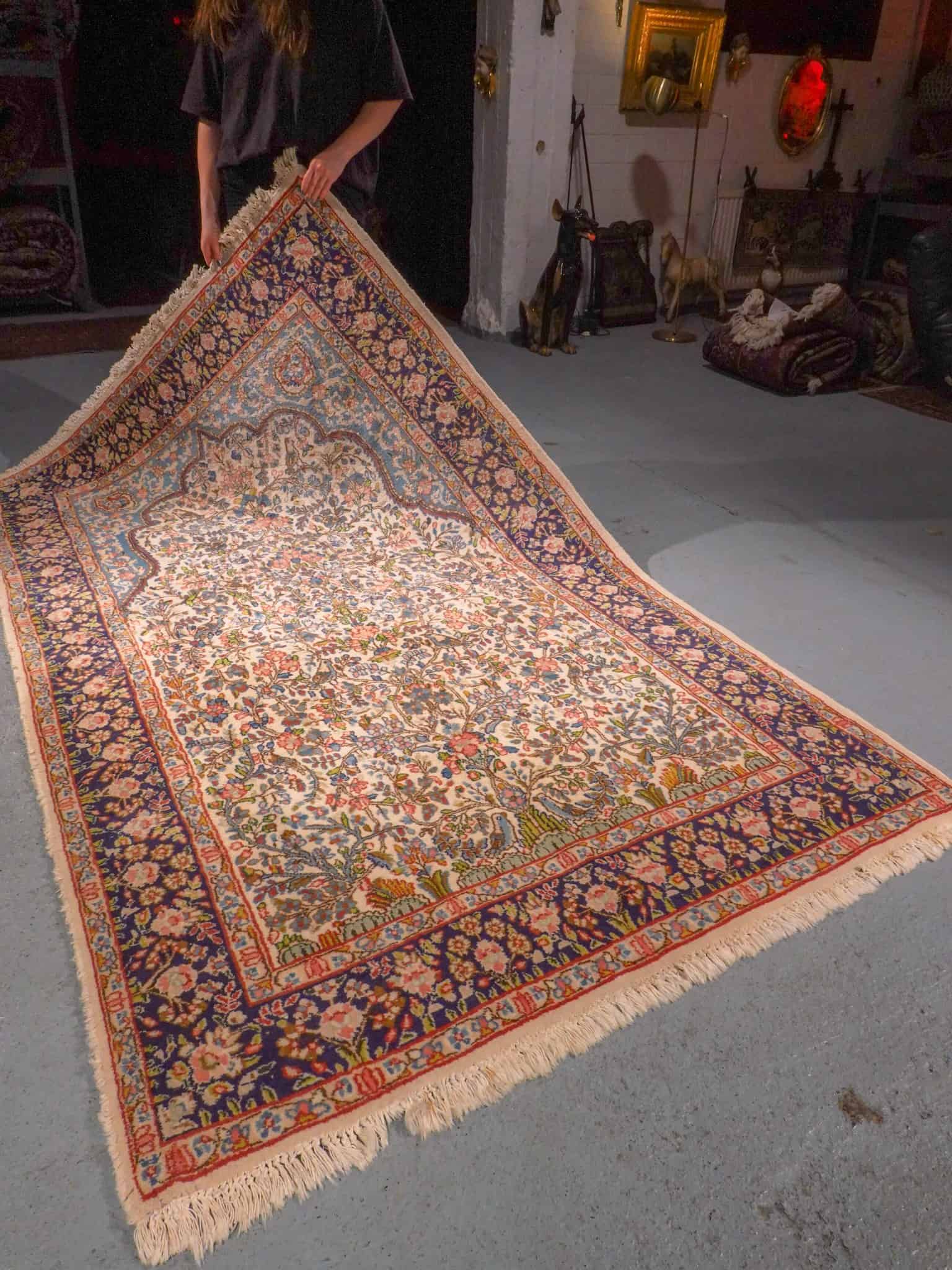 Vaalea käsinsolmittu Kirman-villamatto, 250 × 155 cm
