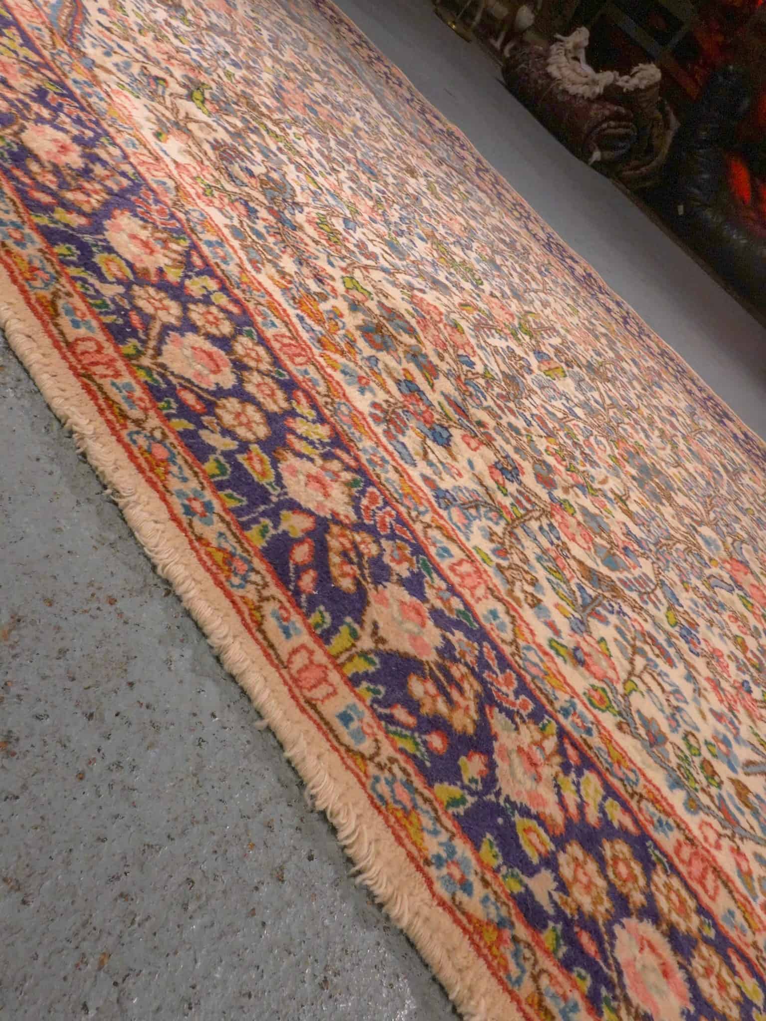 Vaalea käsinsolmittu Kirman-villamatto, 250 × 155 cm