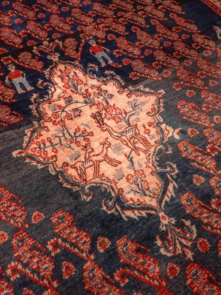 Muu käsinsolmittu Koliai-villamatto, 375 × 260 cm