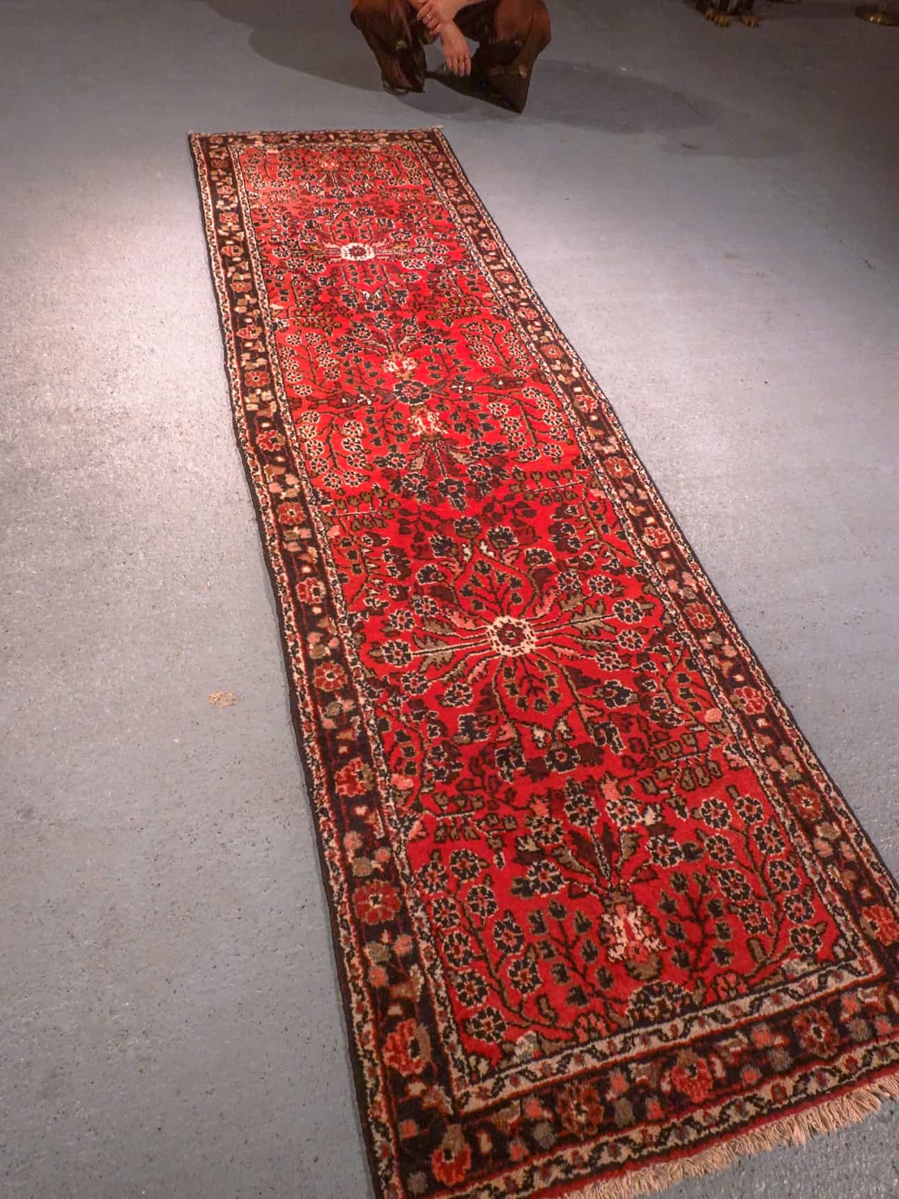 Punainen käsinsolmittu Lilihan-villamatto, 283 × 80 cm
