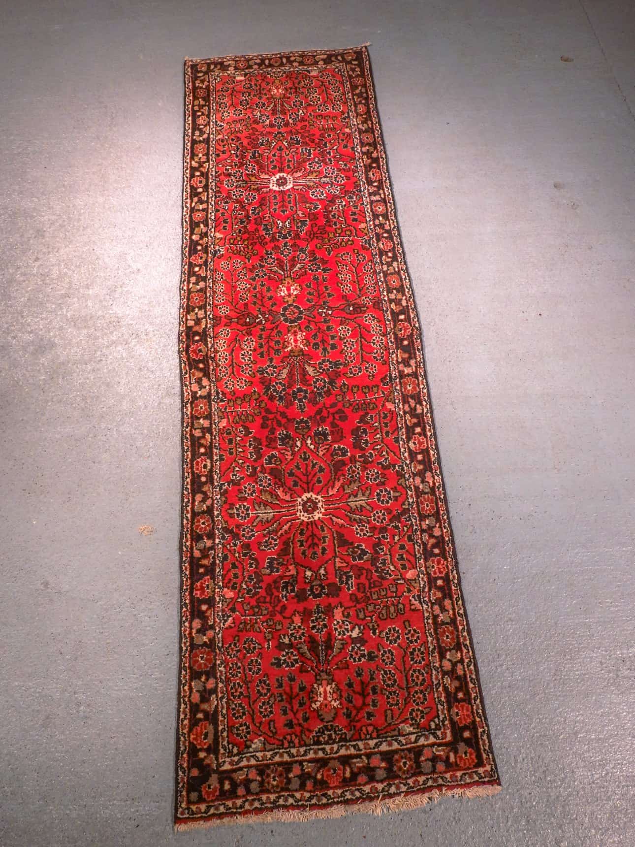 Punainen käsinsolmittu Lilihan-villamatto, 283 × 80 cm