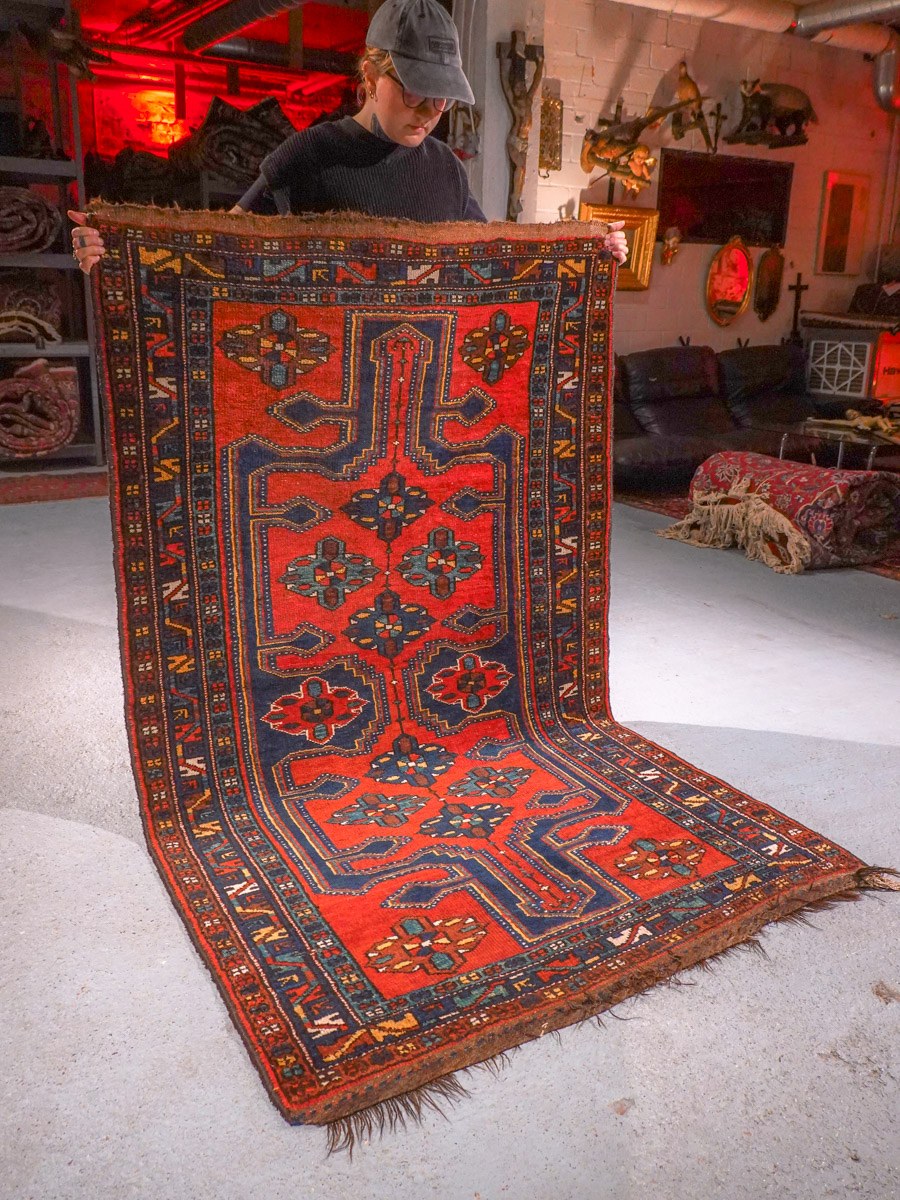 Punainen käsinsolmittu Lori-villamatto, 203 × 122 cm