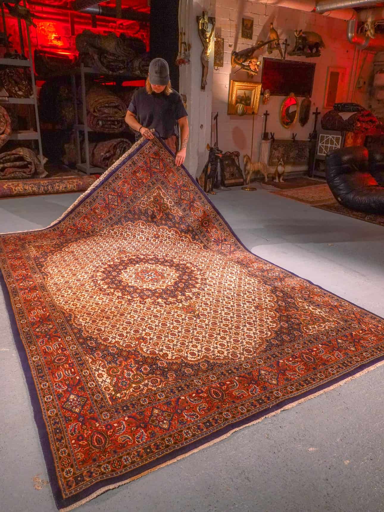 Maanläheinen käsinsolmittu Moud-villamatto, 300 × 205 cm