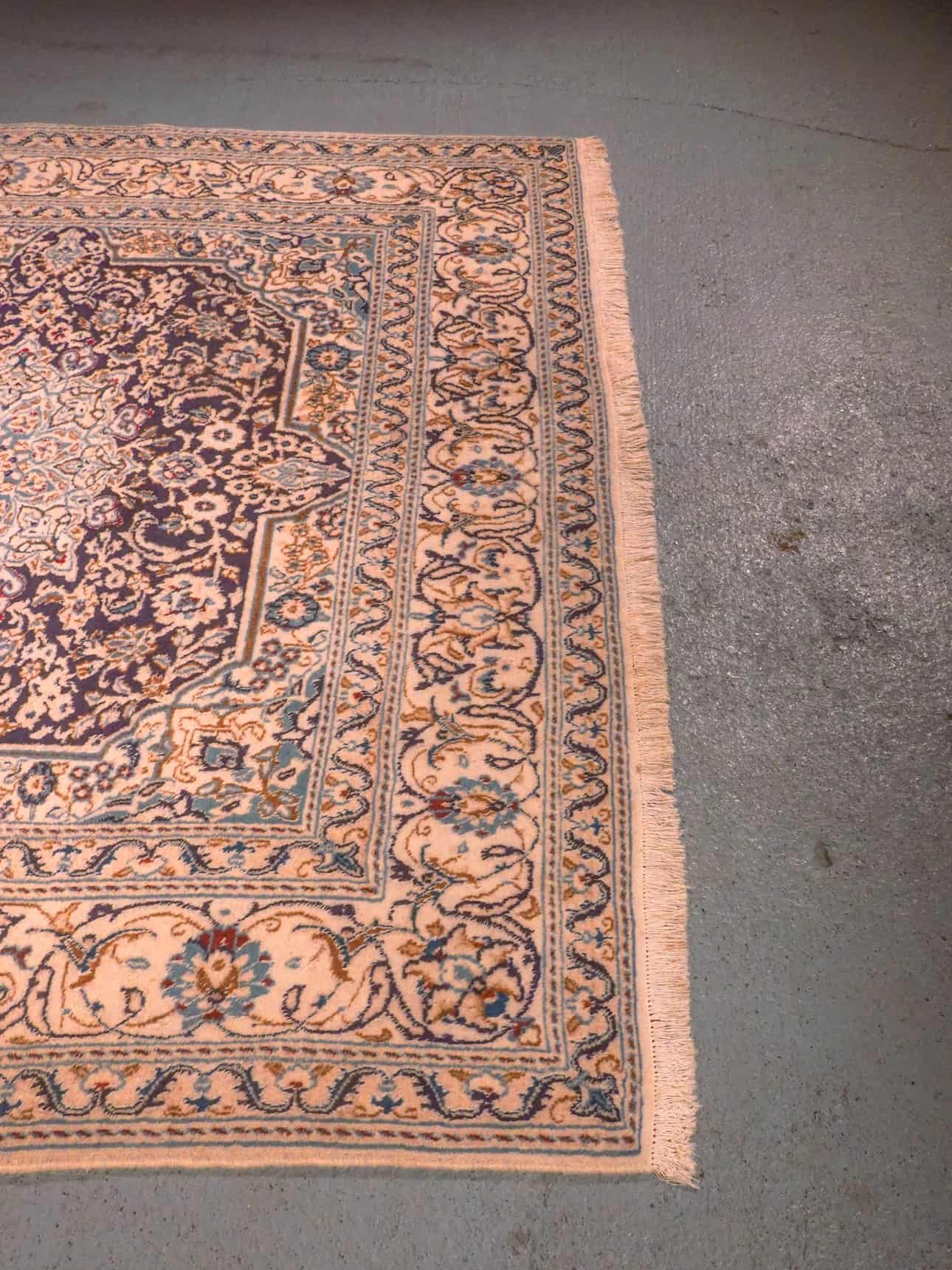 Vaalea käsinsolmittu Nain-villamatto, 195 × 195 cm