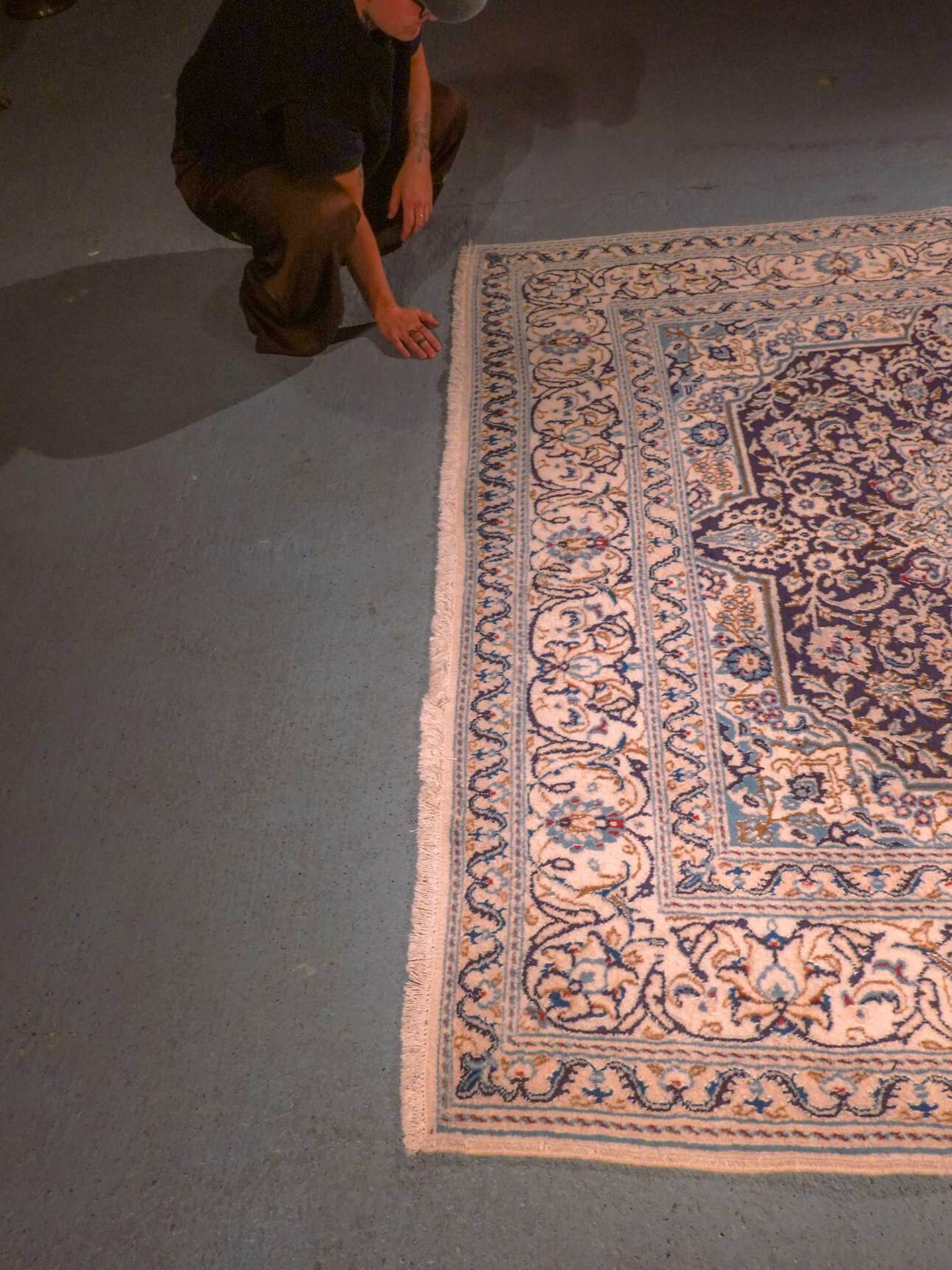 Vaalea käsinsolmittu Nain-villamatto, 195 × 195 cm
