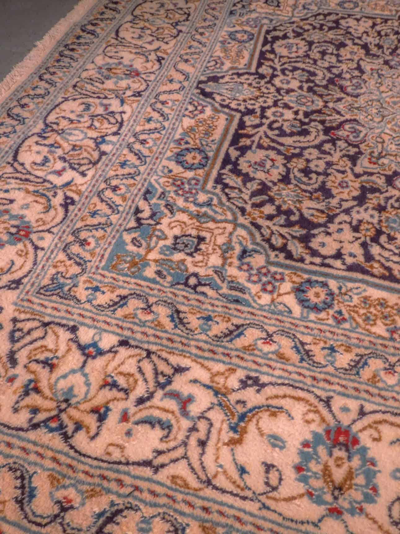 Vaalea käsinsolmittu Nain-villamatto, 195 × 195 cm