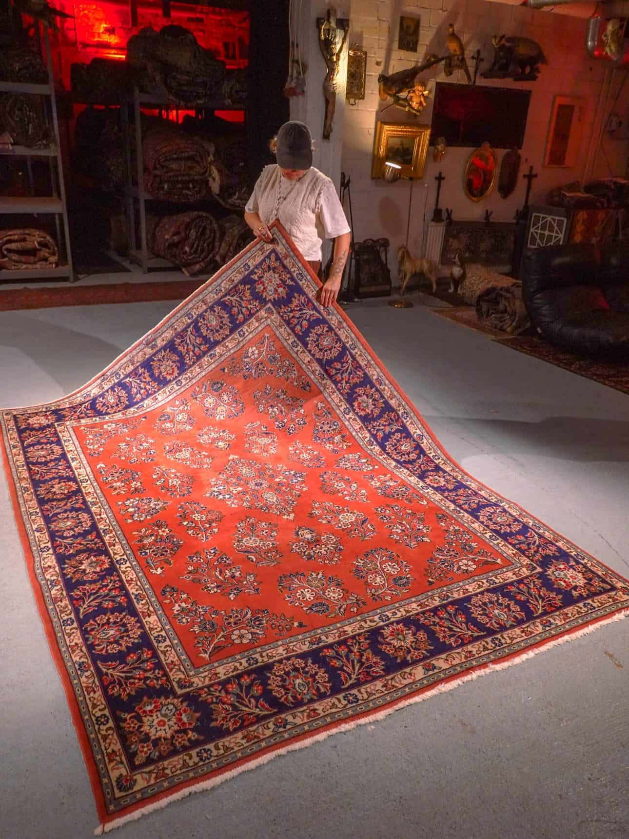 Punainen käsinsolmittu Sarouk-villamatto, 270 × 205 cm