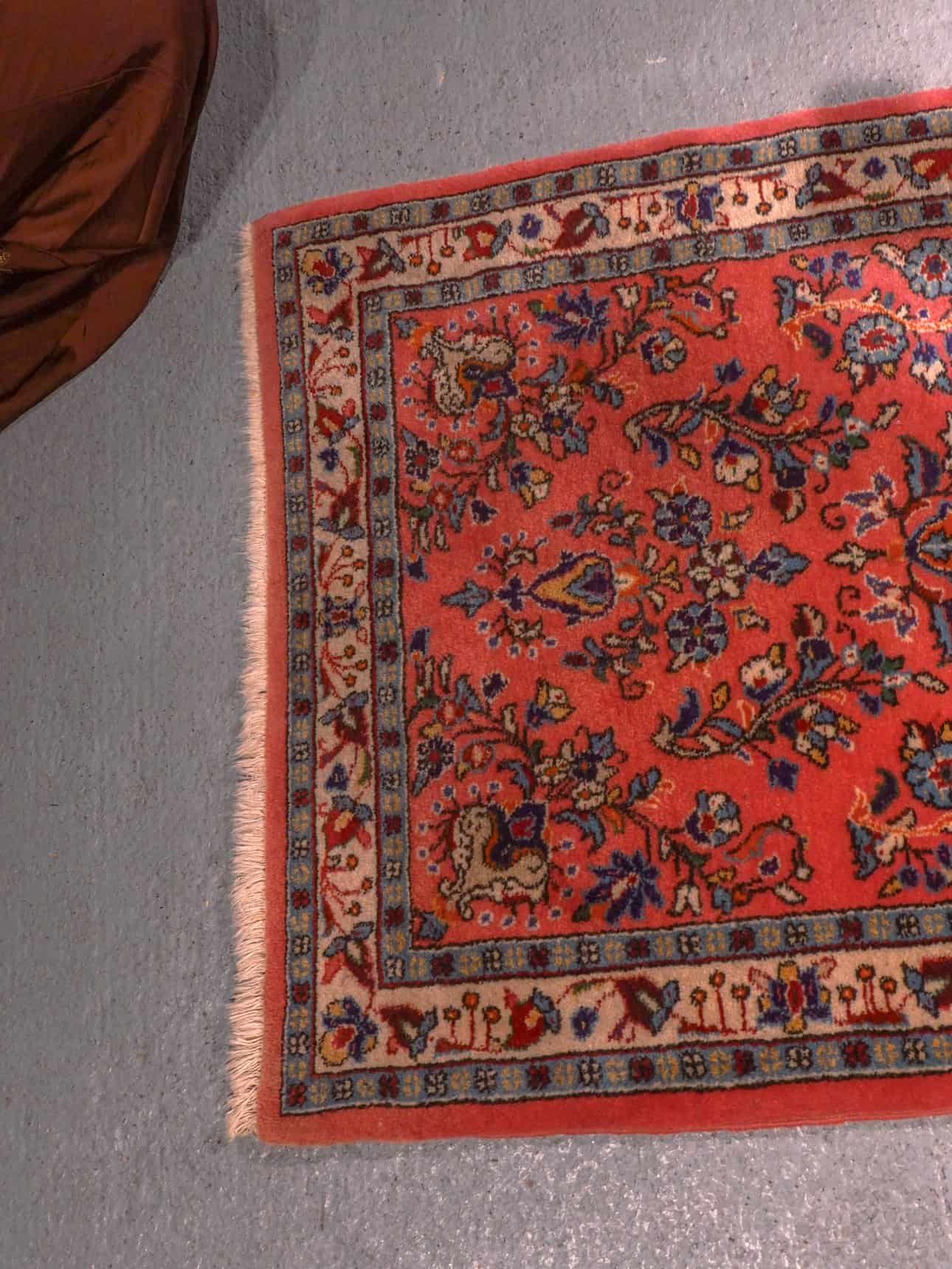 Punainen käsinsolmittu Sarouk-villamatto, 340 × 88 cm