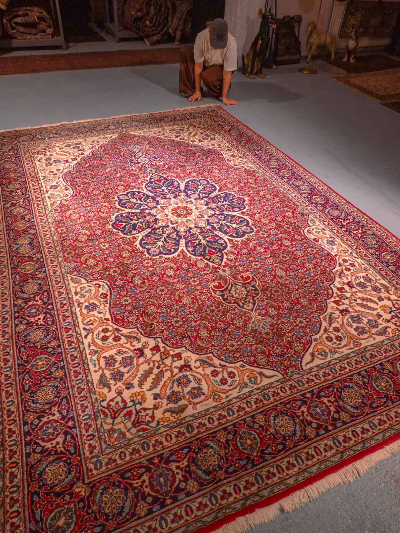 Punainen käsinsolmittu Tabriz-villamatto, 330 × 230 cm