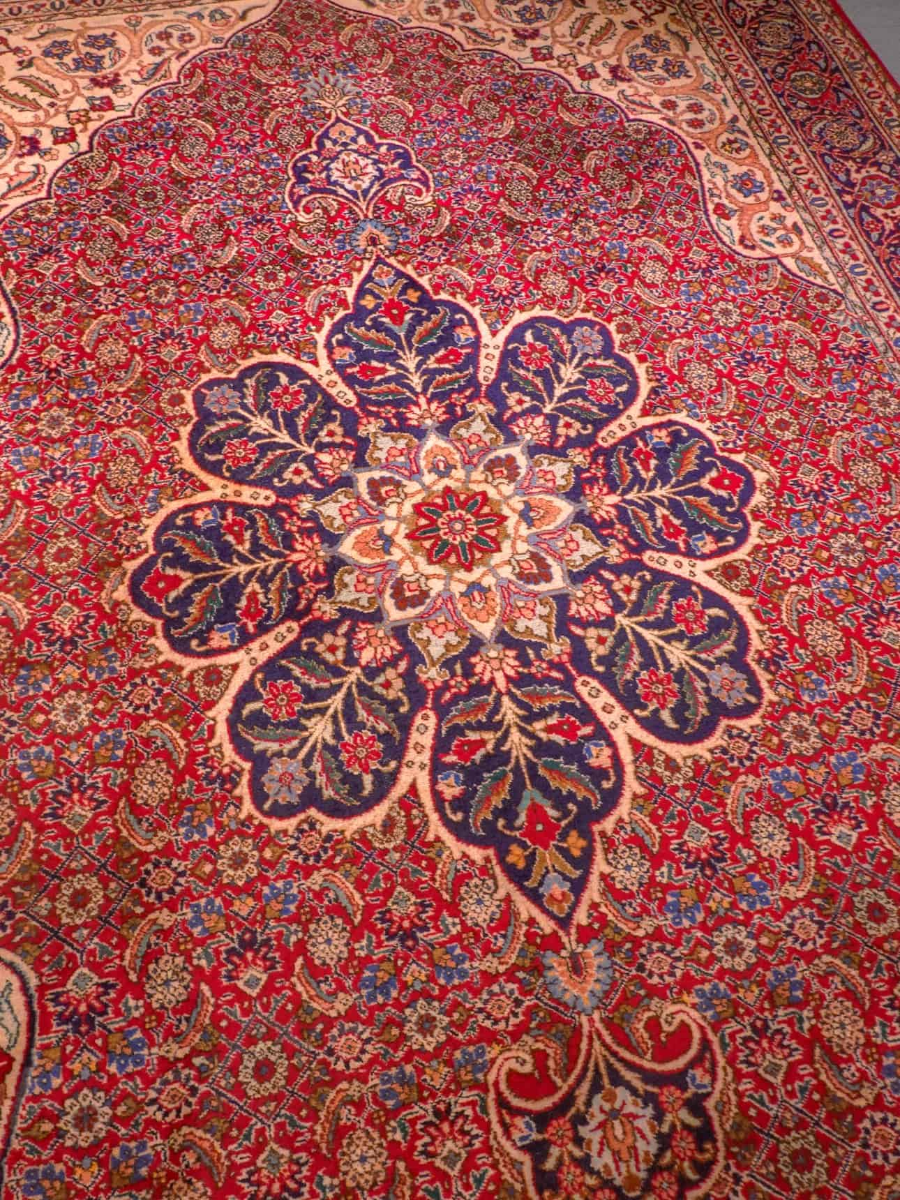 Punainen käsinsolmittu Tabriz-villamatto, 330 × 230 cm