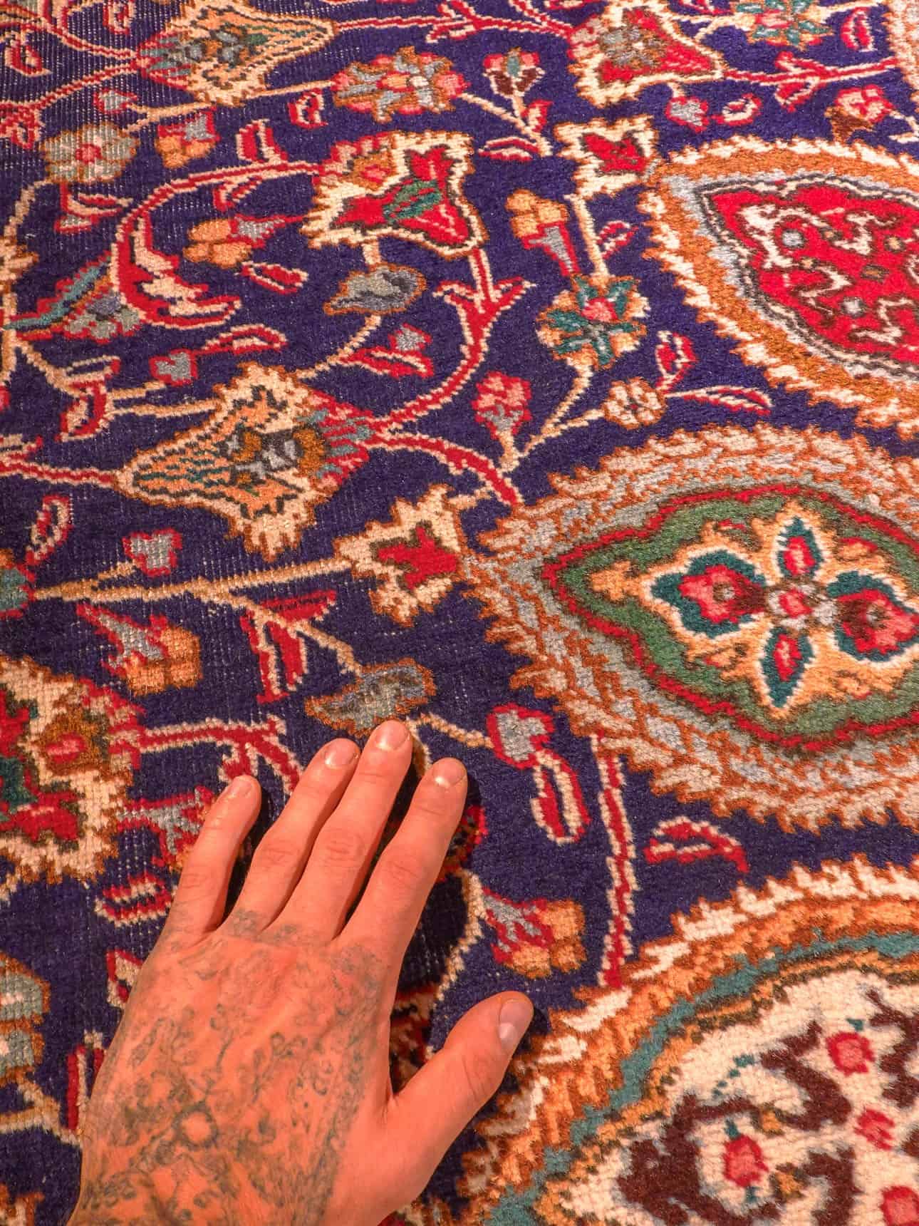 Maanläheinen käsinsolmittu Tabriz-villamatto, 347 × 257 cm