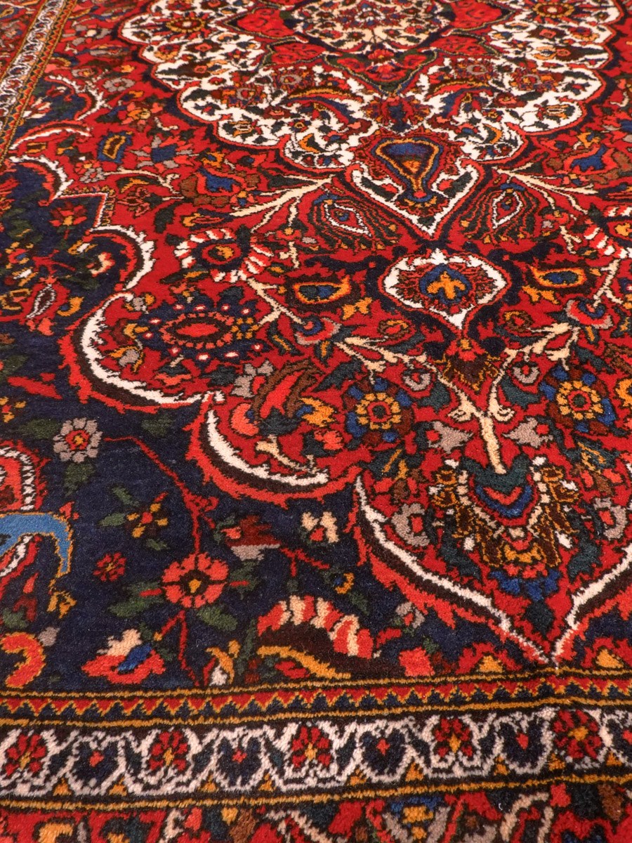 Punainen käsinsolmittu Bahtijaari-villamatto, 278 × 164 cm