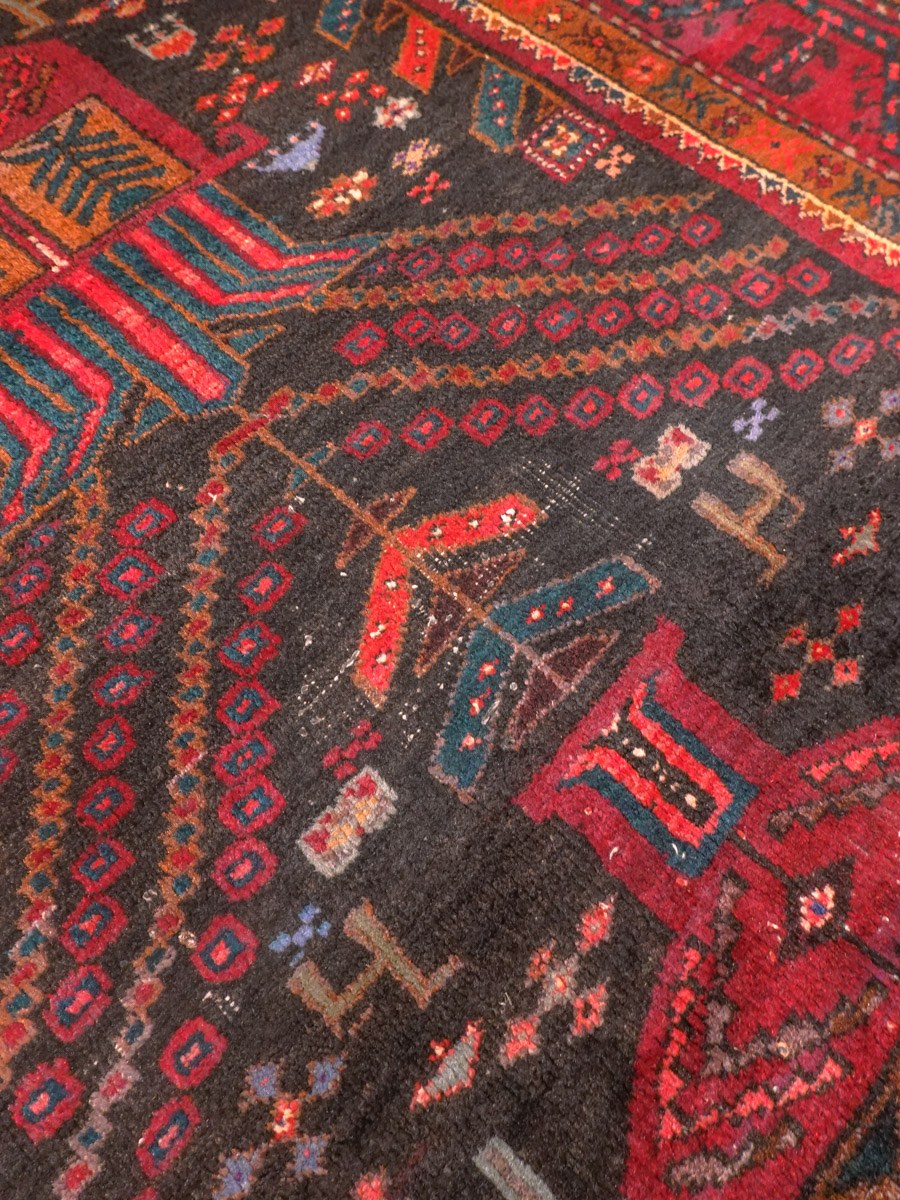 Punainen käsinsolmittu Balutsi-villamatto, 318 × 136 cm