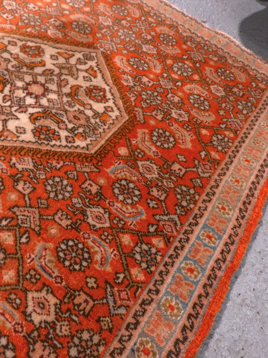 Maanläheinen käsinsolmittu Bijar-villamatto, 82 × 73 cm