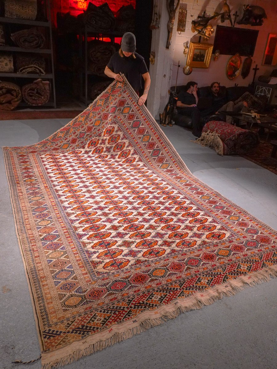 Vaalea käsinsolmittu Buhara-villamatto, 332 × 211 cm