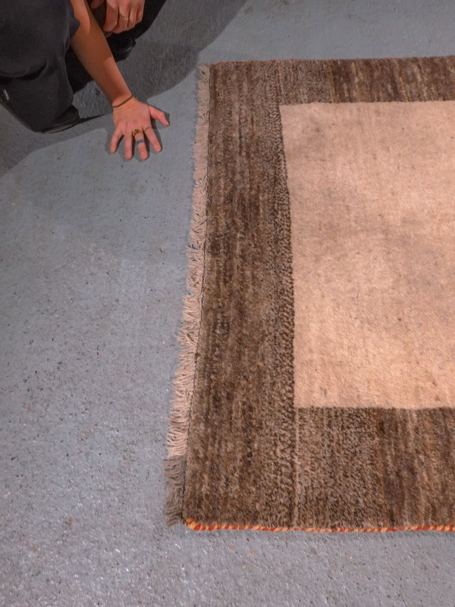 Vaalea käsinsolmittu Gabbeh-villamatto, 153 × 108 cm