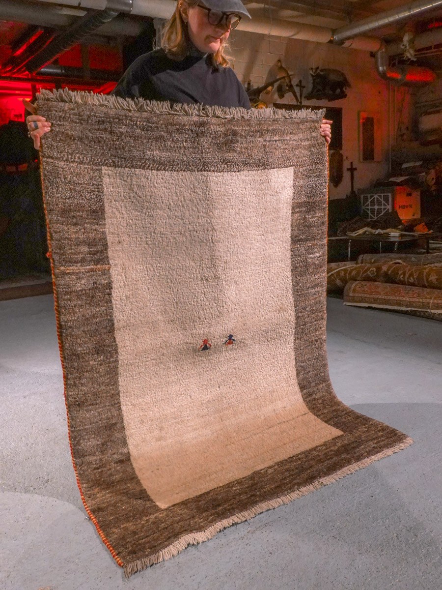 Vaalea käsinsolmittu Gabbeh-villamatto, 153 × 108 cm