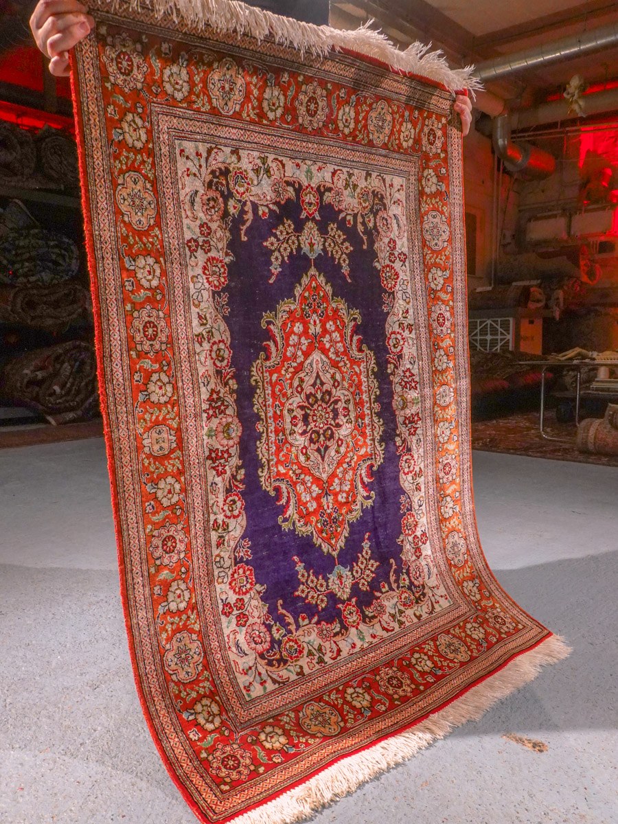 Muu käsinsolmittu Ghom-silkkimatto, 122 × 78 cm