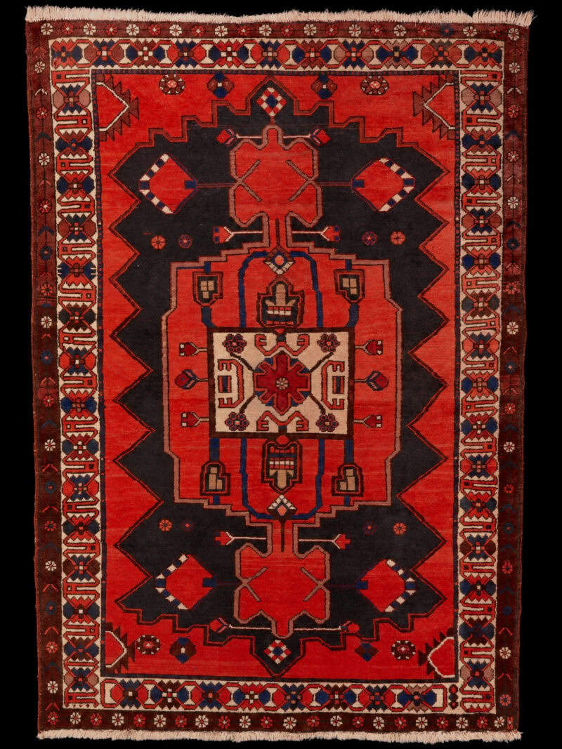 Punainen käsinsolmittu Bahtijaari-villamatto, 219 × 156 cm