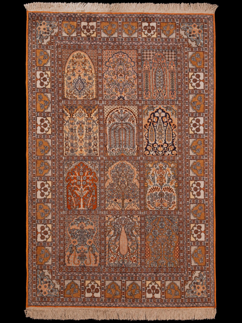 Vaalea käsinsolmittu Kashmir-silkkimatto, 199 × 124 cm