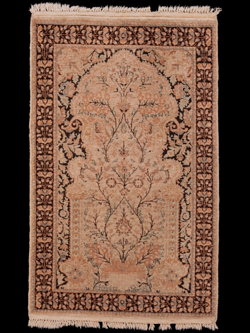 Vaalea käsinsolmittu Kashmir-silkkimatto, 123 × 79 cm