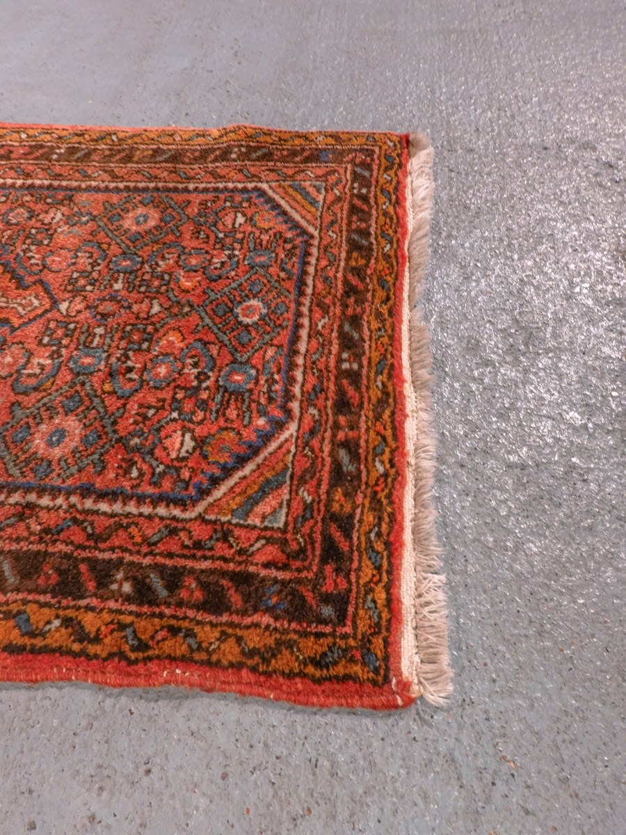 Punainen käsinsolmittu Hamadan-villamatto, 106 × 68 cm