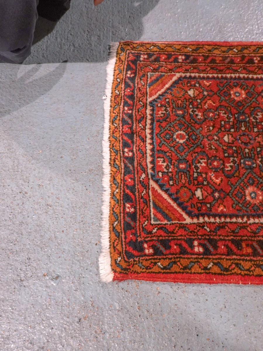 Punainen käsinsolmittu Hamadan-villamatto, 106 × 68 cm