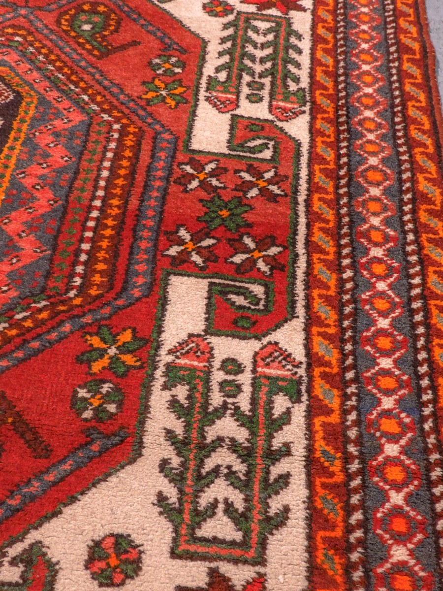 Punainen käsinsolmittu Hamadan-villamatto, 163 × 106 cm