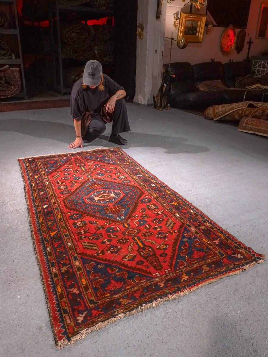 Punainen käsinsolmittu Hamadan-villamatto, 189 × 106 cm