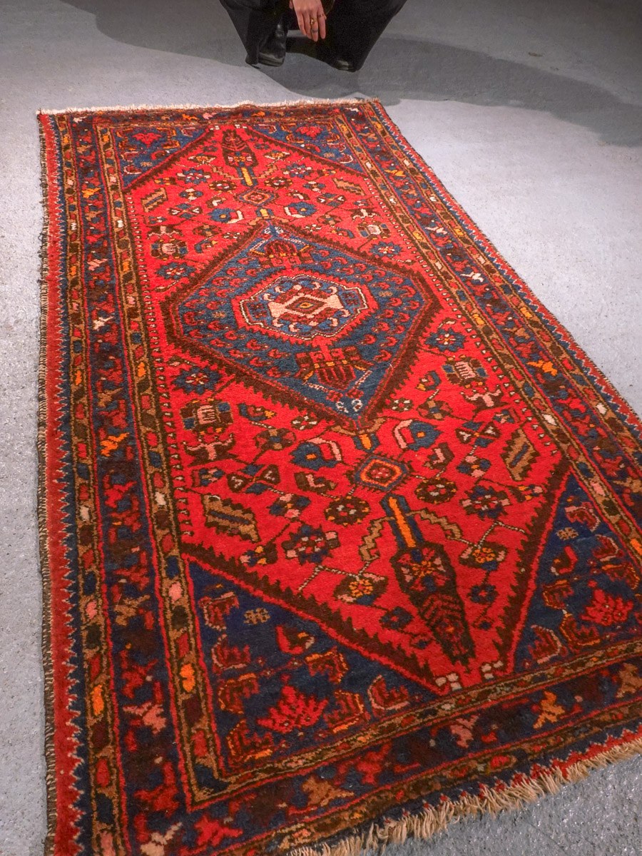 Punainen käsinsolmittu Hamadan-villamatto, 189 × 106 cm