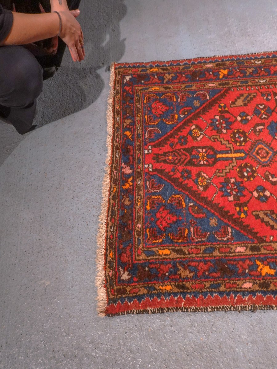 Punainen käsinsolmittu Hamadan-villamatto, 189 × 106 cm