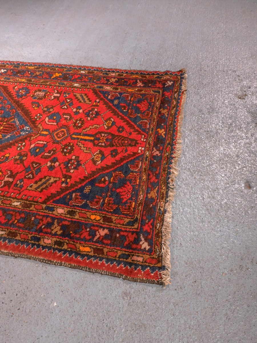 Punainen käsinsolmittu Hamadan-villamatto, 189 × 106 cm