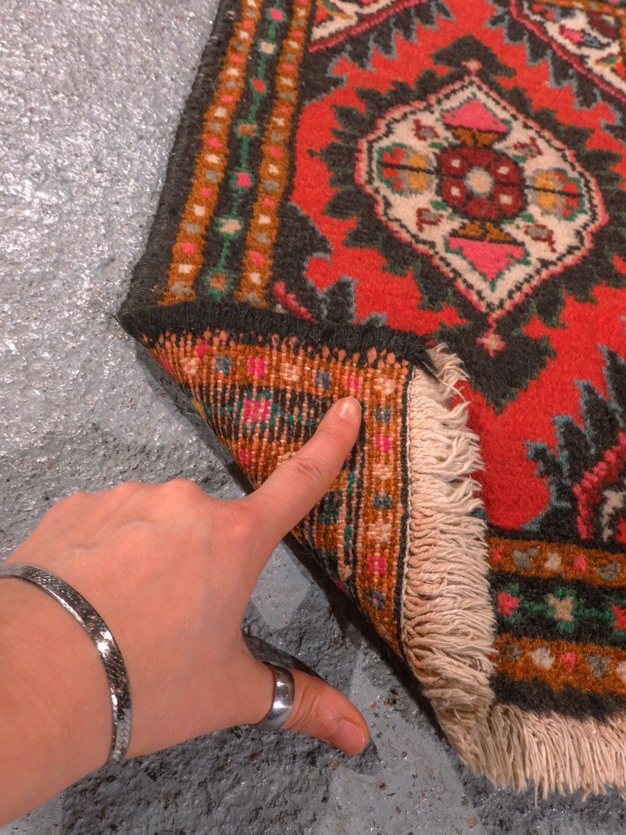Punainen käsinsolmittu Hamadan-villamatto, 67 × 40 cm