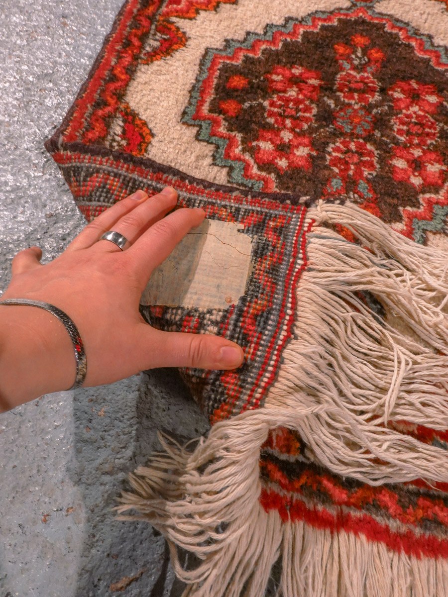 Punainen käsinsolmittu Hamadan-villamatto, 84 × 53 cm