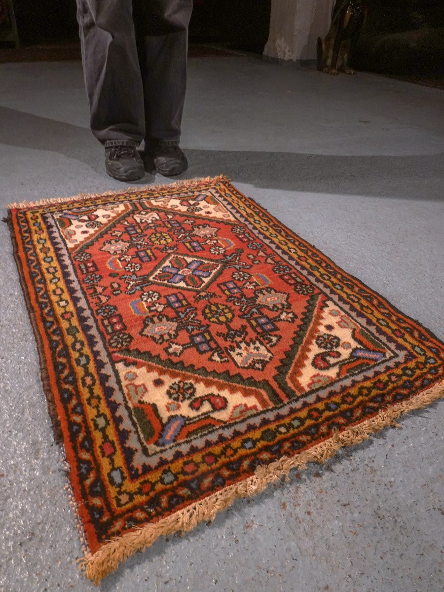 Punainen käsinsolmittu Hamadan-villamatto, 92 × 59 cm
