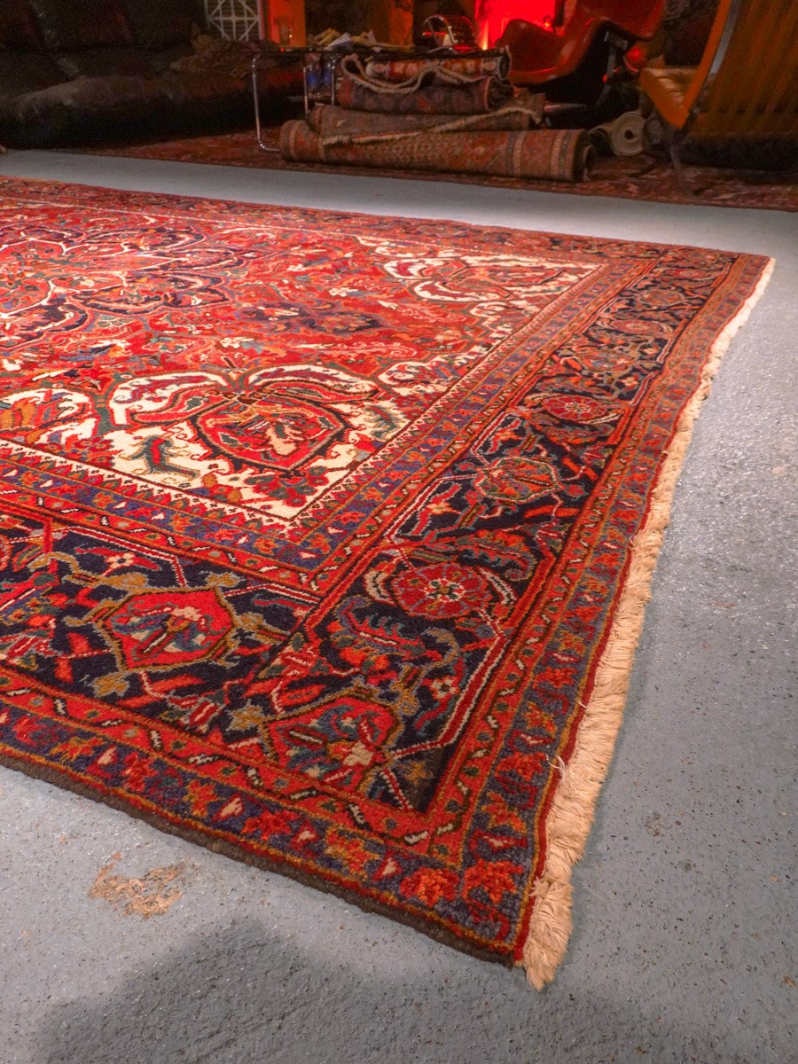 Punainen käsinsolmittu Heriz-villamatto, 362 × 240 cm