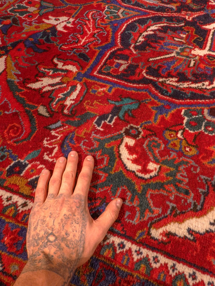 Punainen käsinsolmittu Heriz-villamatto, 362 × 240 cm