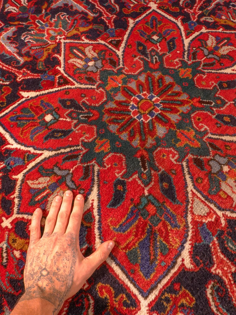 Punainen käsinsolmittu Heriz-villamatto, 362 × 240 cm