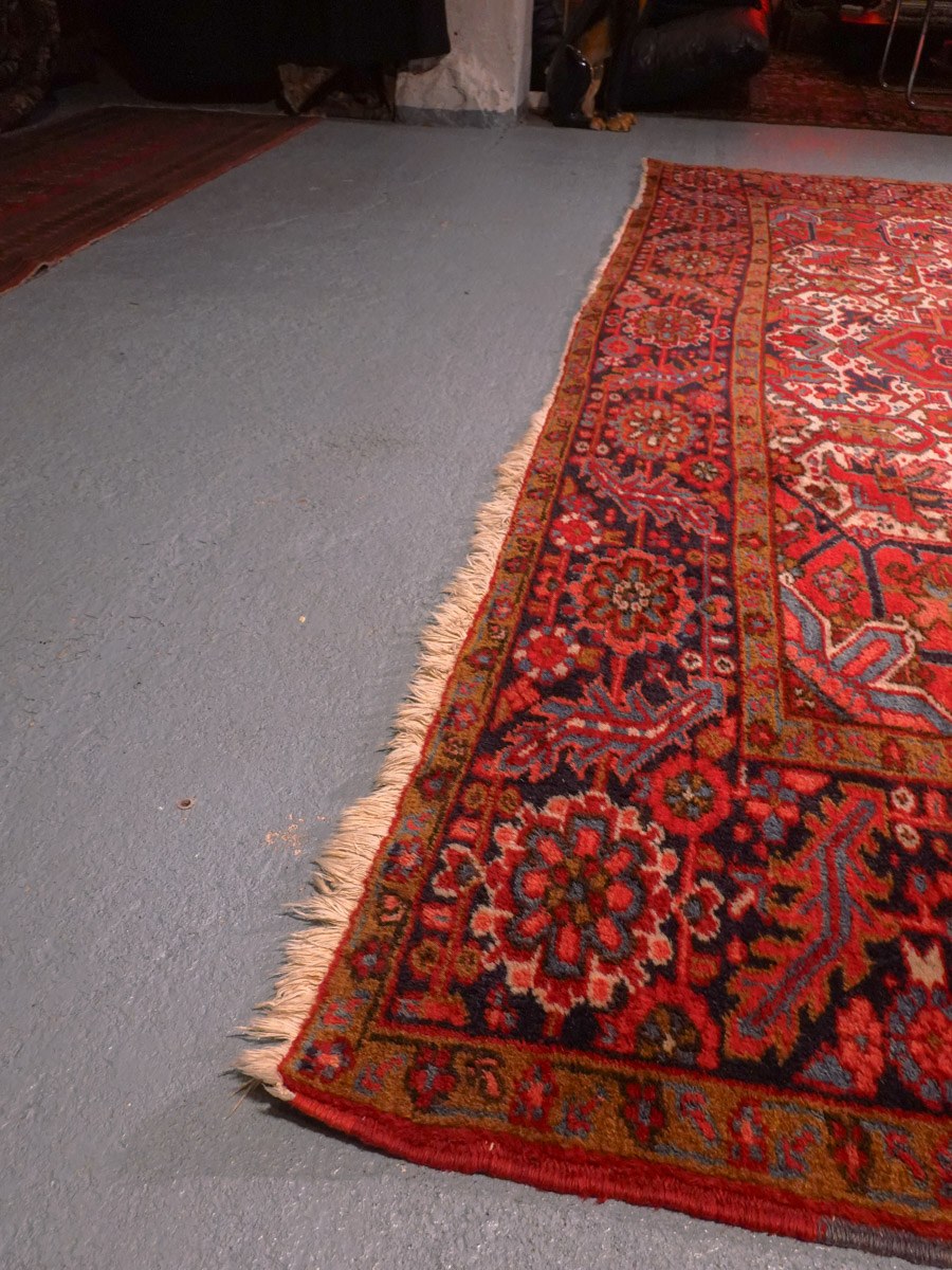 Punainen käsinsolmittu Heriz-villamatto, 396 × 291 cm